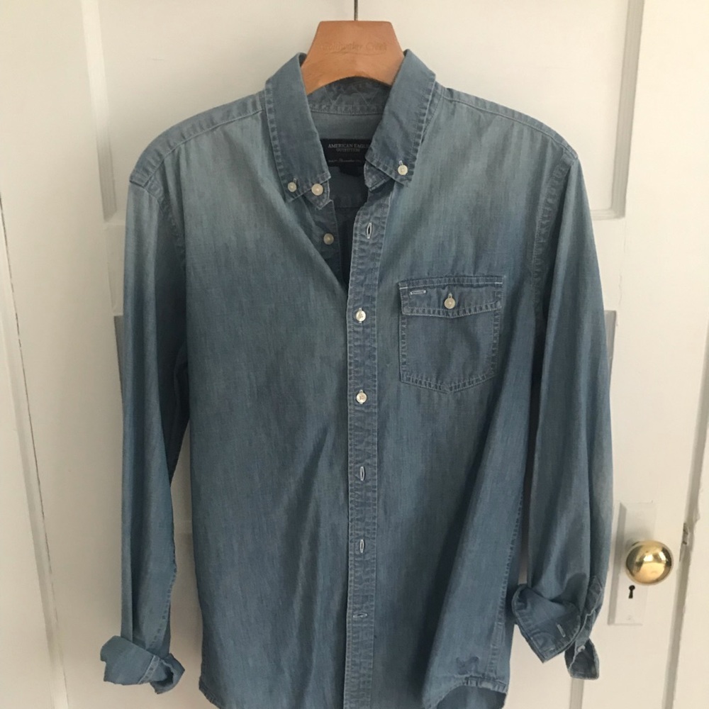 Men’s American Eagle shirt. Size Small